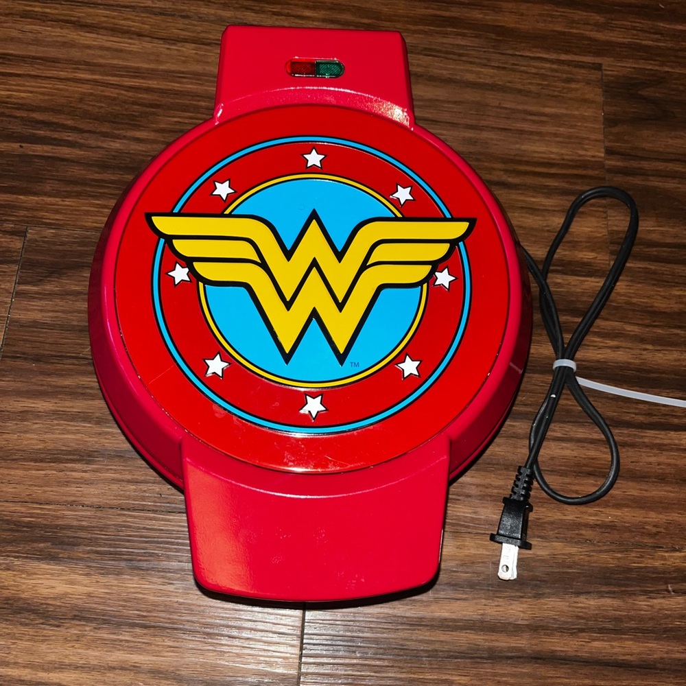 SOLD DC Limited Edition Wonder Woman Waffle Maker Pre Owned